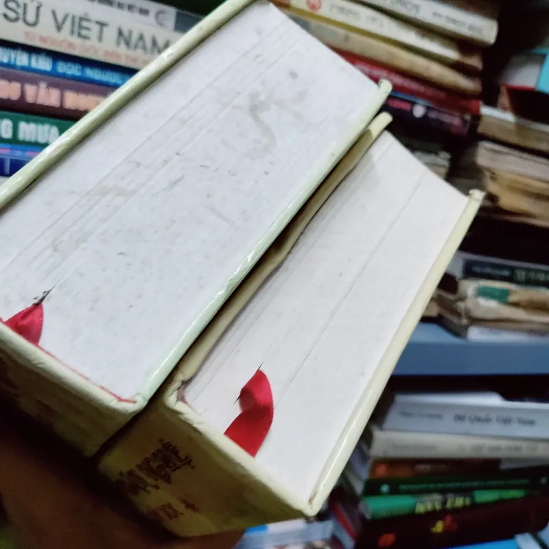 Tranh luận văn nghệ  604664