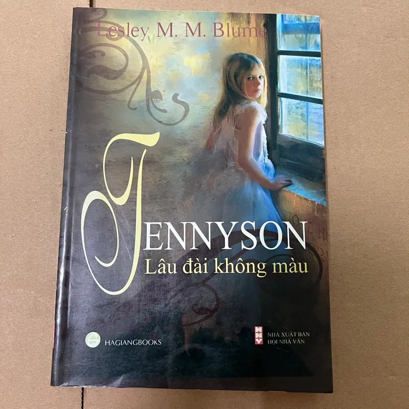 Lâu đài không màu  562928