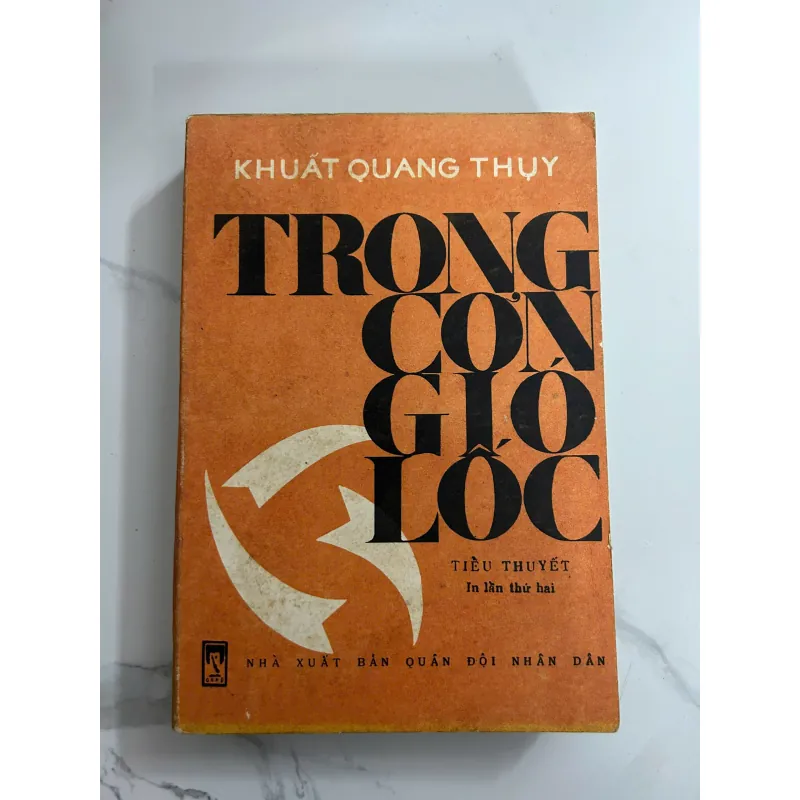 Trong Cơn Gió Lốc (Tiểu thuyết) - Khuất Quang Thụy 708129