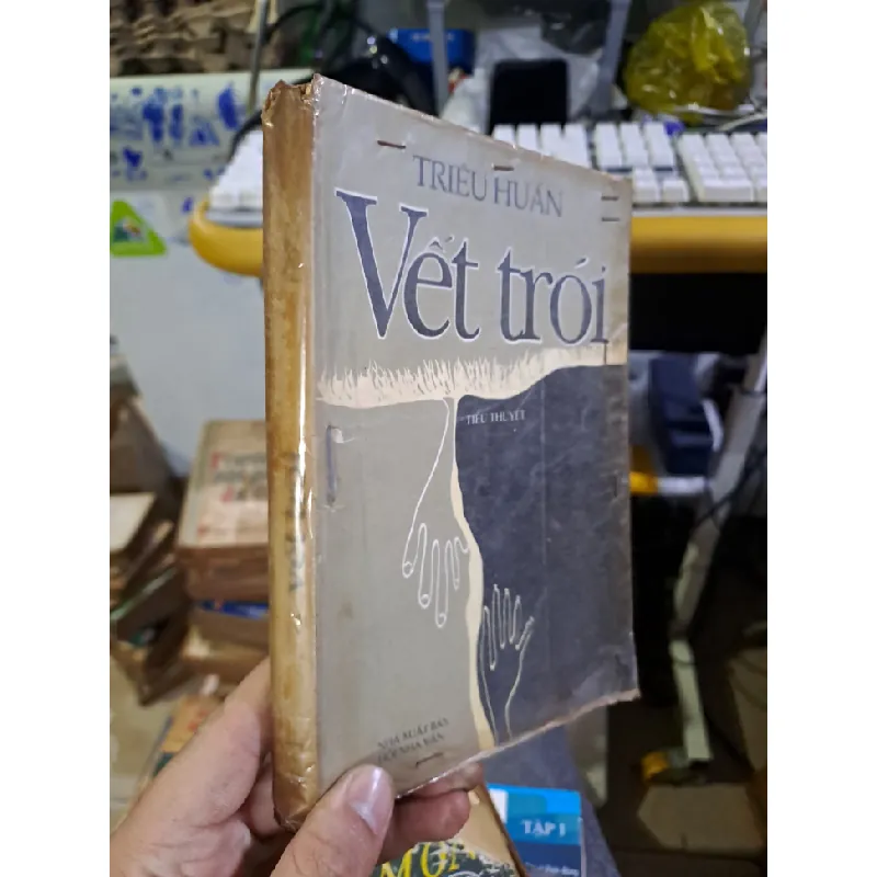 Vết trói Triệu Huấn mới 80% ố 1996 Văn học Việt Nam HCM1709 559899