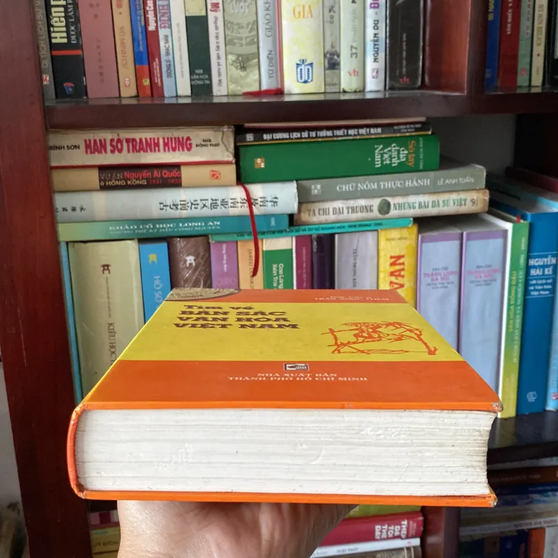 TÌM VỀ BẢN SẮC VĂN HÓA VIỆT NAM, bản bìa cứng (XB 2001) 778421