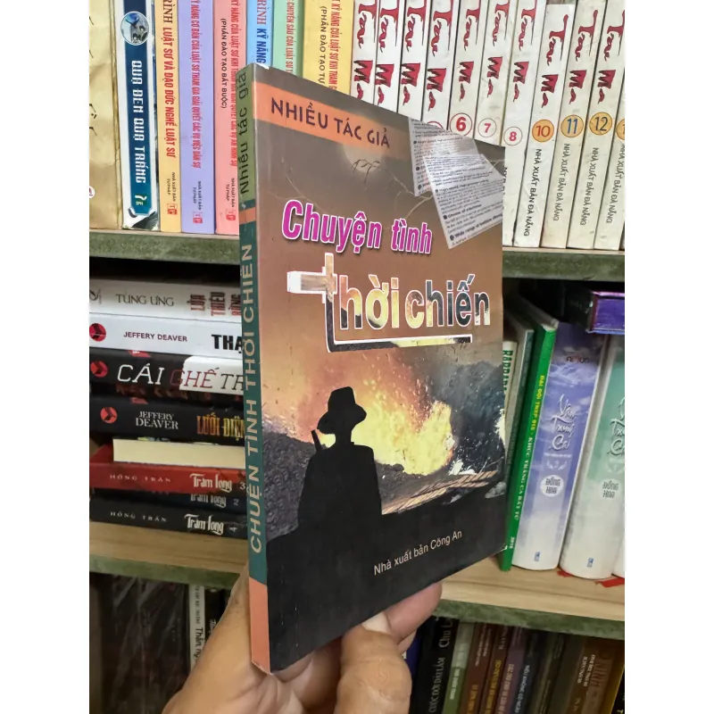 sách Chuyện tình thời chiến 973045