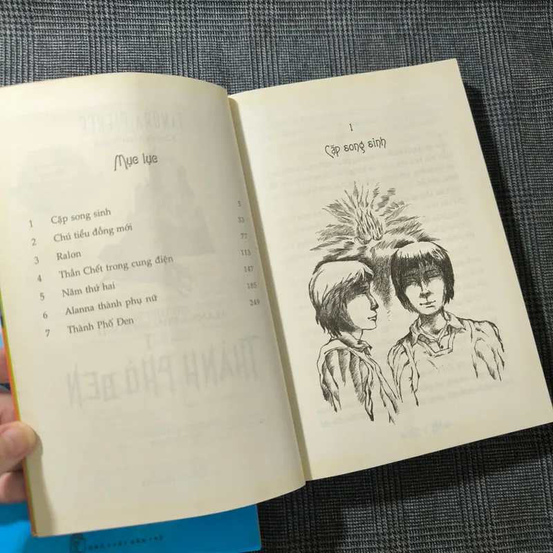 Nữ Hiệp Sĩ Alanna Von Trebond (Tập 1+2) - Tamora Pierce 713056