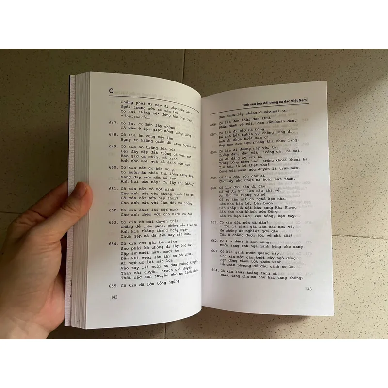 Tình Yêu Lứa Đôi Trong Ca Dao Việt Nam 739417