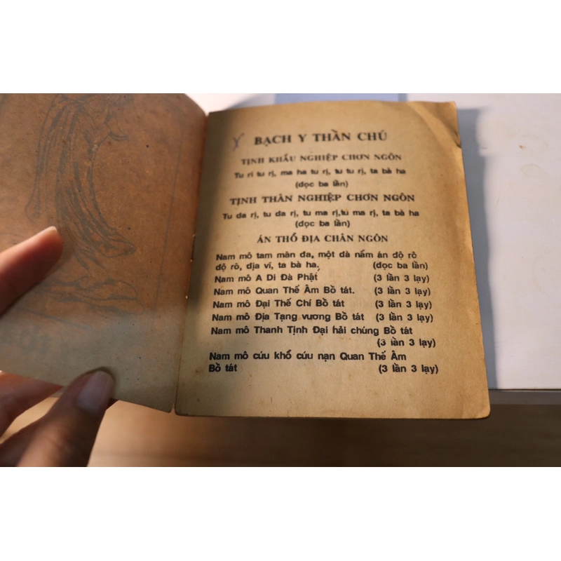 Bạch y thần chú  477274