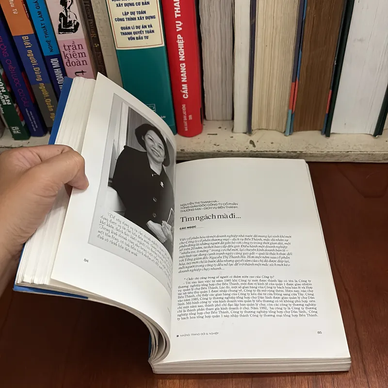 II Tựa sách: Những Trang Đời Và Nghiệp _ 81 Doanh Nhân Tiêu Biểu 2005 - 2006 607586