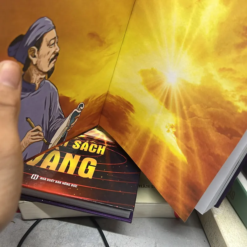 Cuốn Sách Vàng 607552