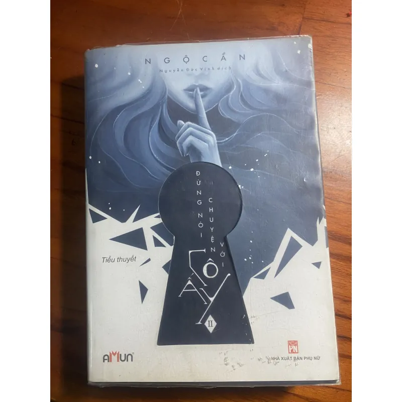 Đừng nói chuyện với cô ấy - II 760638