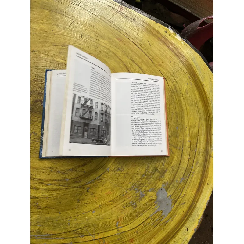 WORLD IN VIEW UNITED STATES OF AMERICA- CHESTER KRONE 605171