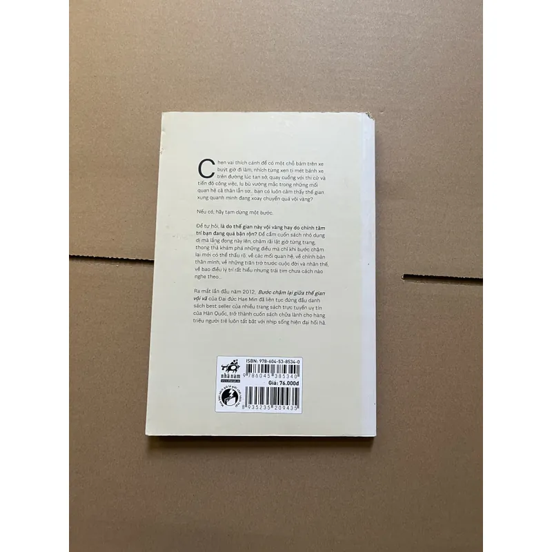 Bước chân chậm lại giữa thế gian vội vã (lỗi gáy góc trên) 731530