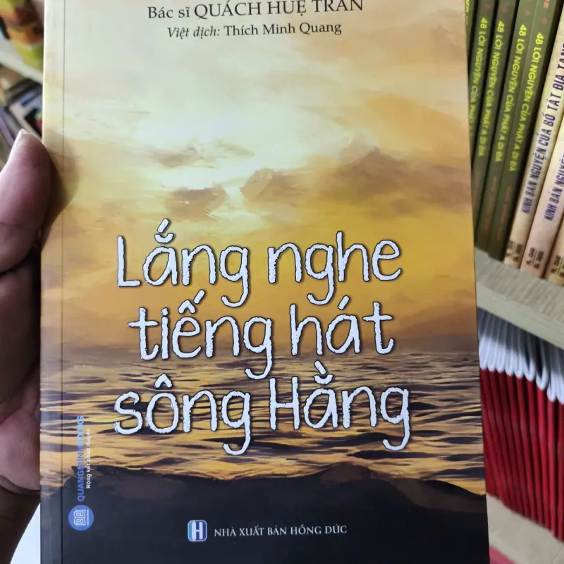 SÁCH Sách Lắng Nghe Tiếng Hát Sông Hằng 755489