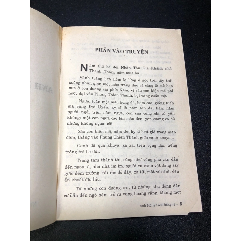 Anh hùng liêu đông 2003 Quỳnh Mai mới 80% bẩn và ố HCM1311 912711