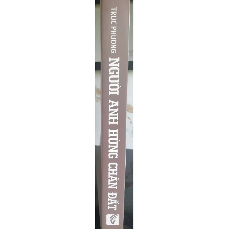 Người Anh Hùng Chân Đất - Trúc Phương mới 90% 692863