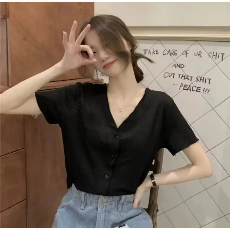 ÁO NỮ  MÀU ĐEN MÙA HÈ XẾP LY CỔ CHỮ V  NGẮN TAY GIÓ NHẸ NHÀNG SIZE XL  792388