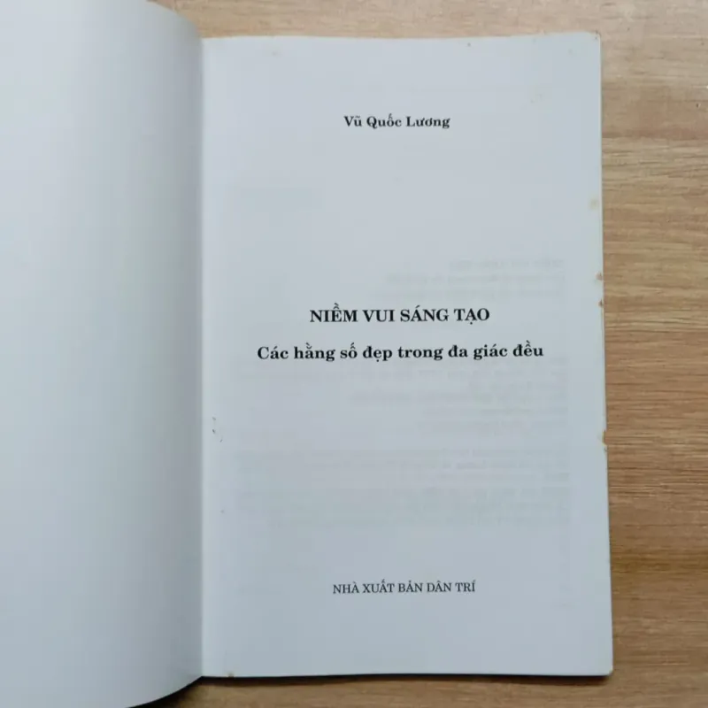 Sách Các hằng số đẹp trong đa giác đều (2015) 931205