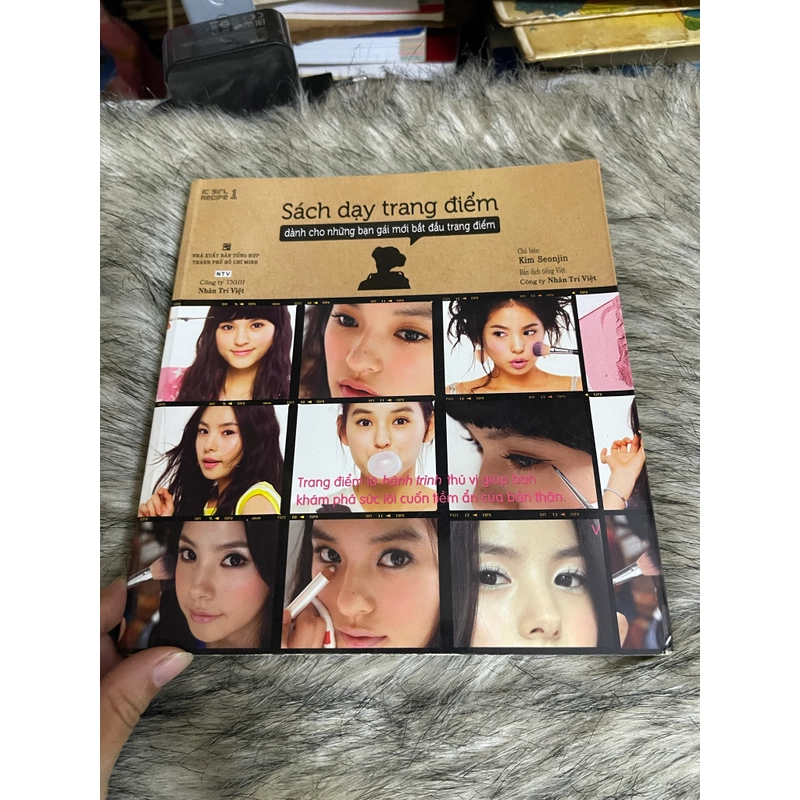Sách dạy trang điểm  545664