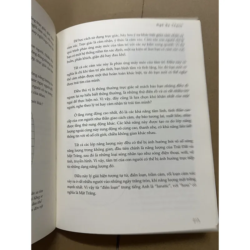 Luật Tâm Thức (sách có nhăm góc như hình) 600908