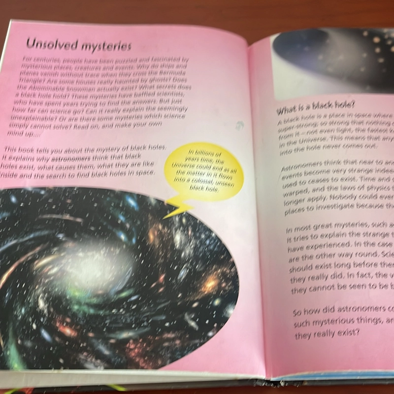 PICTURE BOOK The mystery of black holes 536837