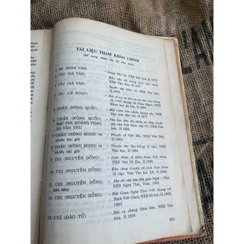 Văn học dân gian - ĐINH GIA KHÁNH - CHU XUÂN DIÊN - VÕ QUANG NHƠN TĂN HỌC DÂN GIAN 1013372