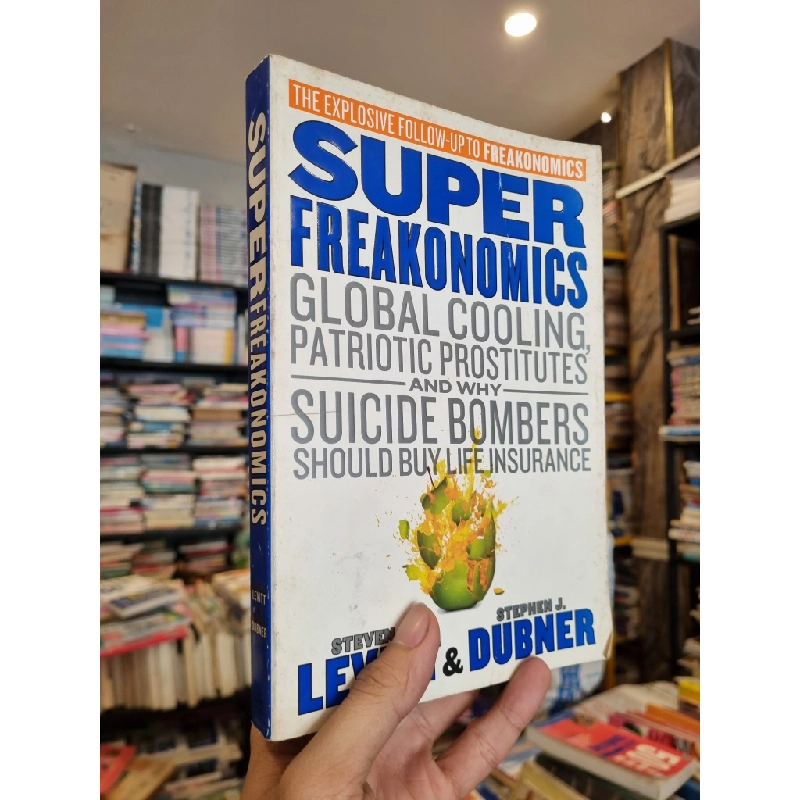 SUPER FREAKONOMICS : Global Cooling, Patriotic Prostitutes and Why Suicide Bombers Should Buy Life Insurance - Steven D. Levitt & Stephen J. Dubner 198136