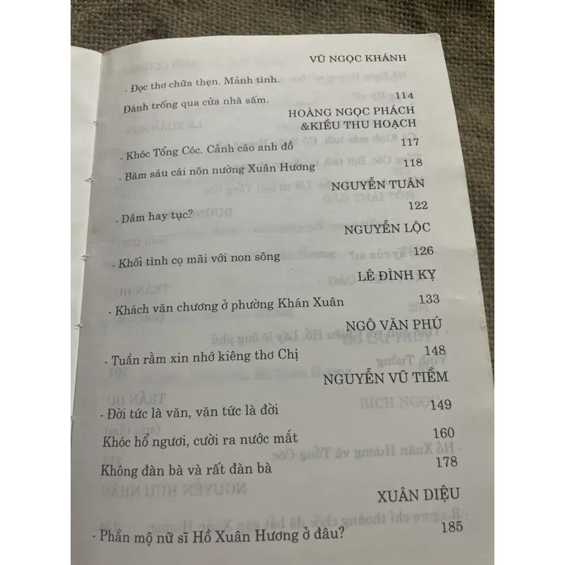 Hồ Xuân Hương : thó và đời  719342