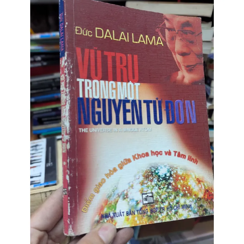 Đạt Lai Lạt Ma - Vũ trụ trong một nguyên tử sự hội tụ của khoa học và tâm linh - The international Bestseller 121163