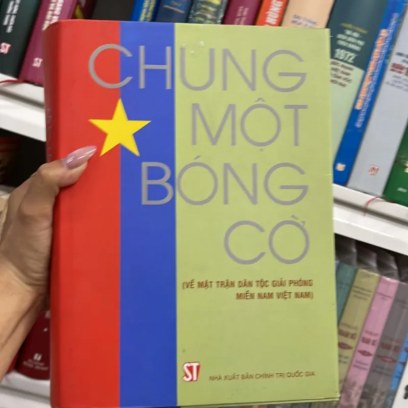 Chung Một Bóng Cờ  996485