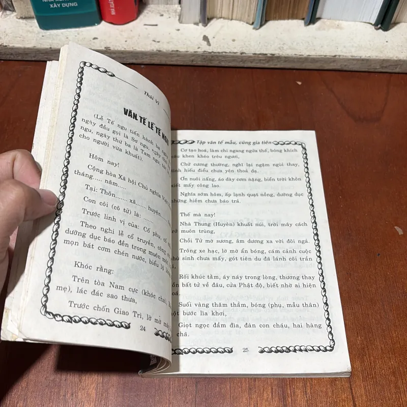 II Văn Hoá Việt Nam: Tập Văn Tế Mẫu Cúng Gia Tiên - Thái Vi - 2006 752239