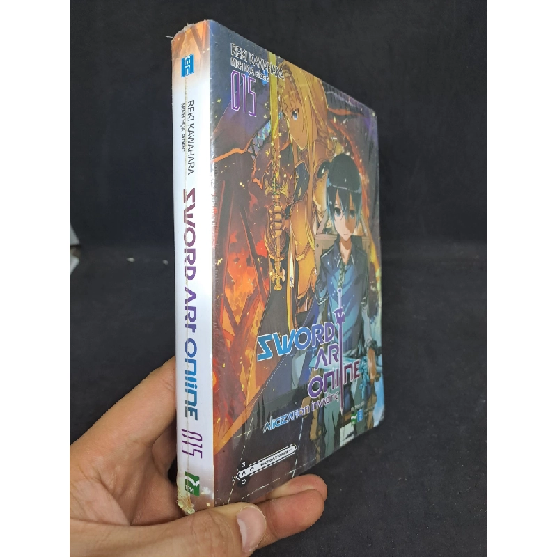 Đọc sách cùng PK - Sách Sword Art Online tập 15 mới 90% 2806 - IPM 252165