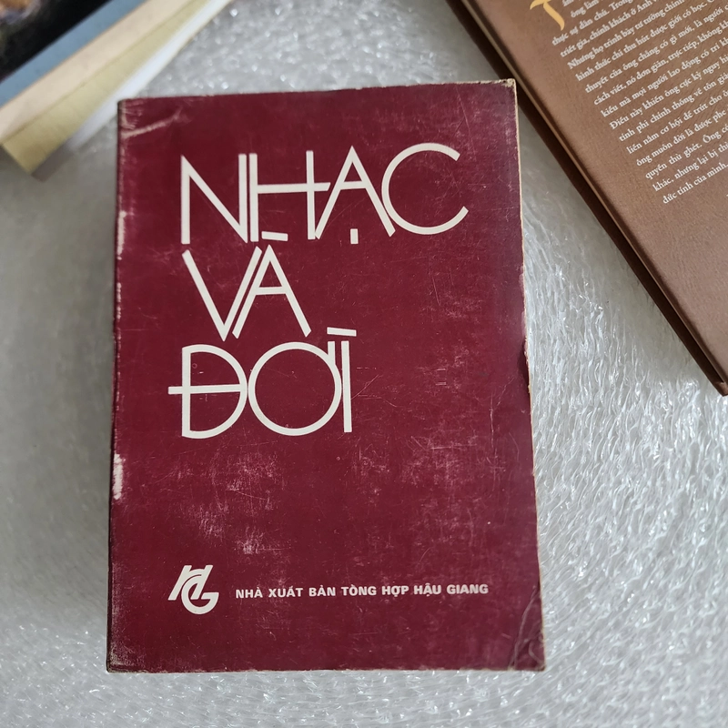 Nhạc và đời | Lê Giang. Lư Nhất Vũ chủ biên 518428
