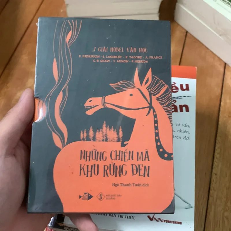 Những chiến mã khu rừng đen - bìa cứng bản đặc biệt - mới 100% 754082