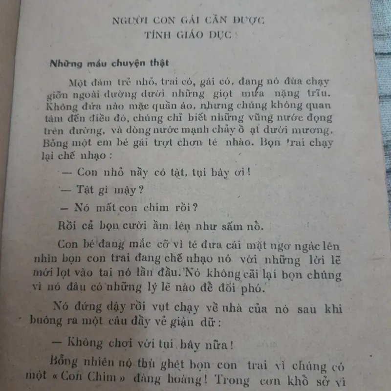 Người con gái lấy chồng cần nên biết. Bác sỹ Trương Ngọc Hơn. Xuất bản năm 1988 697972