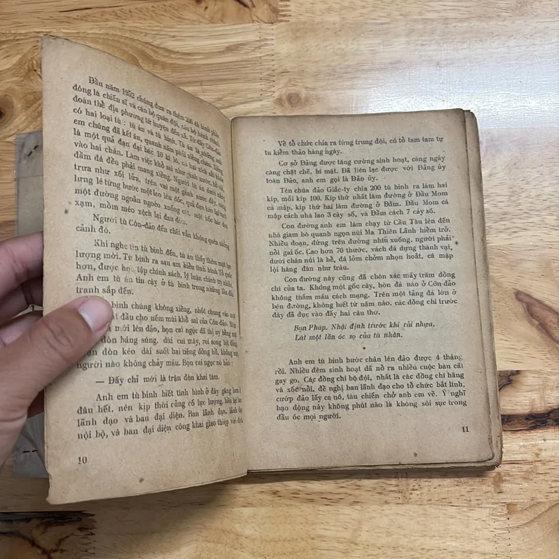 II Sách Xưa: Vượt Qua Côn Đảo (Tiểu Thuyết) - Phùng Quán - 1987 686625