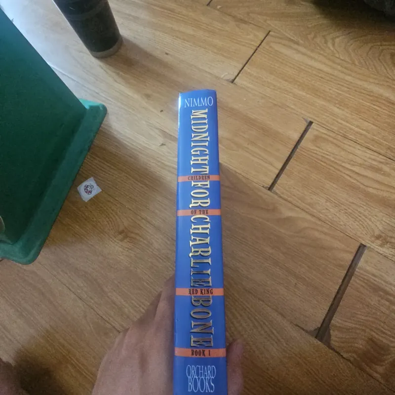 Midnight For Charlie Bone book 1 (bìa cứng)  Giá 40k 603917