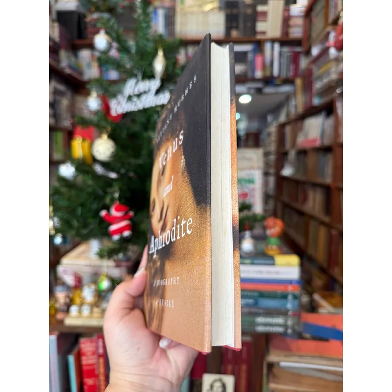 Venus and Aphrodite - A biography of Desire 722935