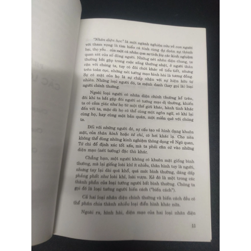 Vận dụng khoa nhân tướng học trong ứng xử và quản lý kinh doanh việt chương 1999 mới 80% ố nhẹ HCM0406 quản trị 914546