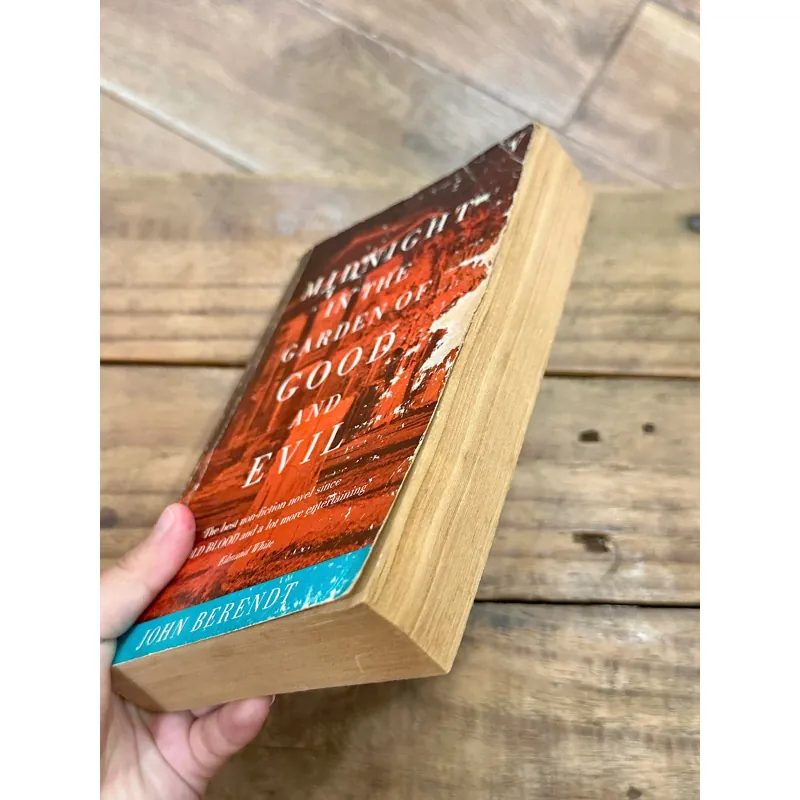 Midnight in the Garden of Good and Evil - John Berendt 734792