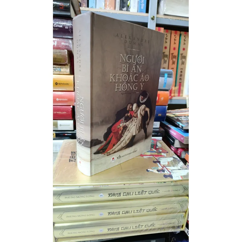 NGƯỜI BÍ ẨN KHOÁC ÁO HỒNG Y - NGUYỄN ĐĂNG THUẦN 738829
