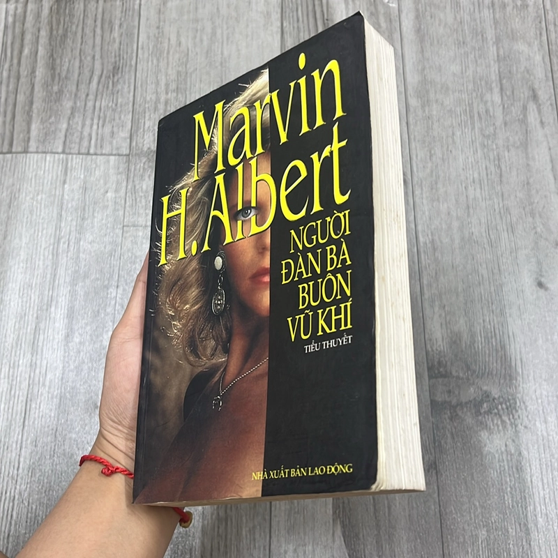 Người đàn bà buôn vũ khí. 2a1 521730