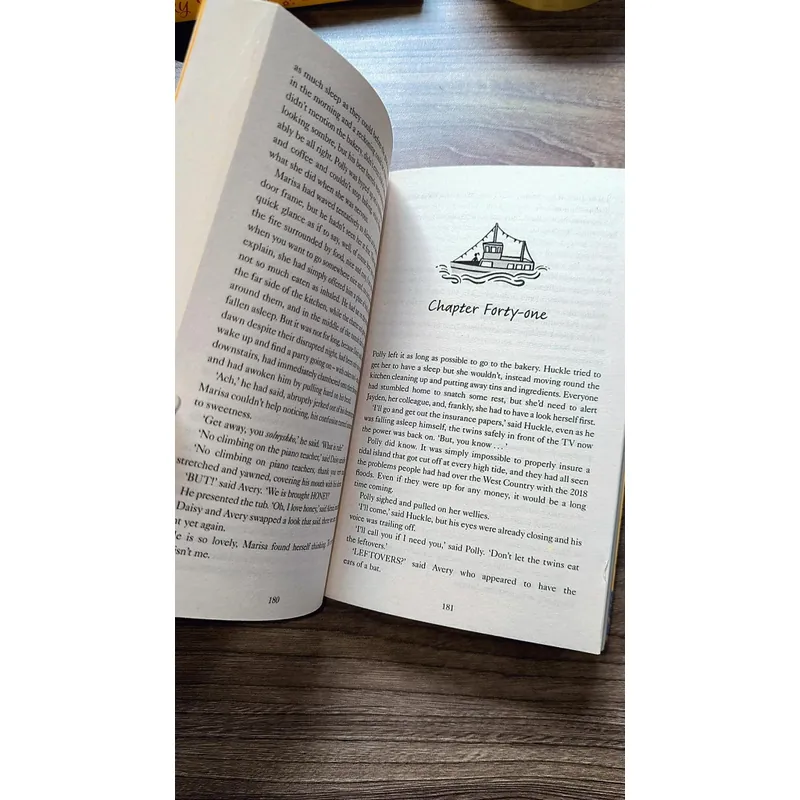 Sunrise by the Sea: A LIttle Beach Street Bakery Novel (preloved book) 722915