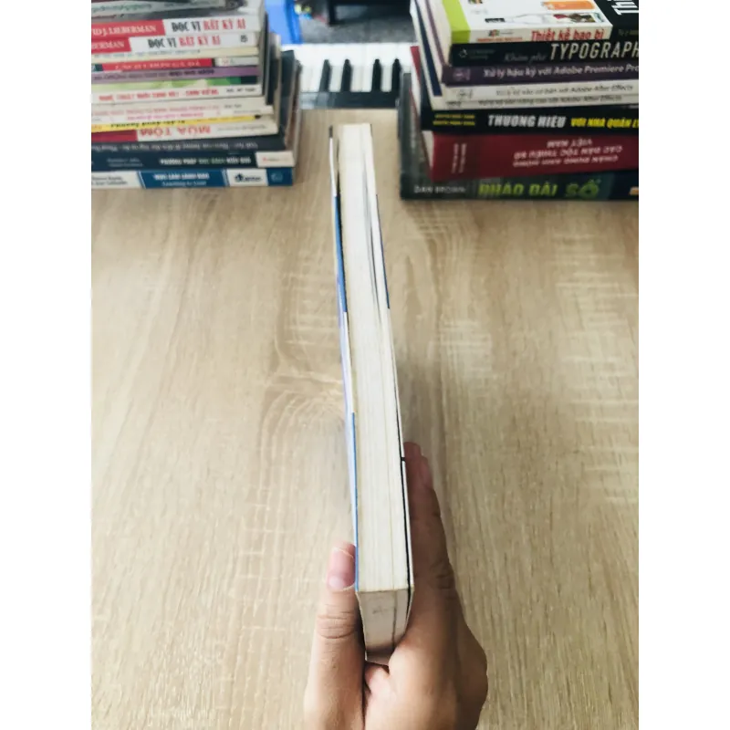 NHẬP MÔN TƯ DUY THIẾT KẾ BỐ CỤC VÀ TYPOGRAPHY  1027926