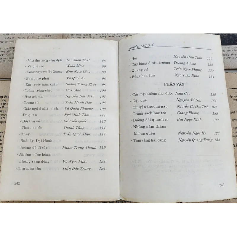 ĐẤT HỌC ĐẤT THƠ VĂN (Nhiều tác giả) 726574