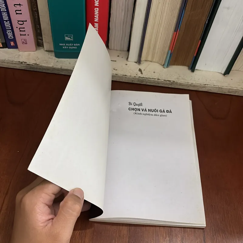 II Tựa Sách: Bí Quyết Chọn Và Nuôi Gà Đá - Xuân Tùng - 2010 607594