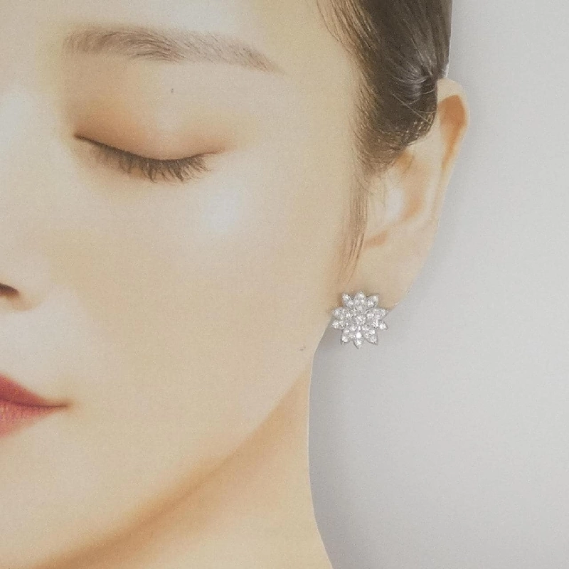 Bông tai nhỏ Lotus Van Cleef & Arpels - Hàng hiệu Authentic 843040