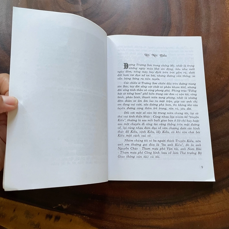 II Tựa sách: Trên Đỉnh Trường Sơn Kể Truyện Kiều - Thiếu Tướng Nguyễn An - 1999 460811