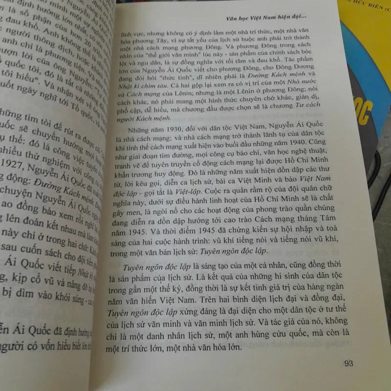 VĂN HỌC VIỆT NAM HIỆN ĐẠI TRONG ĐỒNG HÀNH CÙNG LỊCH SỬ - PHONG LÊ 977705