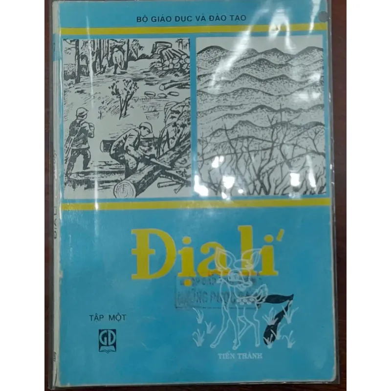 Lô 2 quyển Địa lí 7 714623