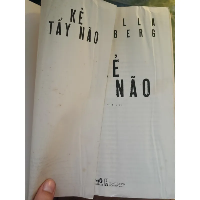 Kẻ tẩy não - Camilla Lackberg 712429