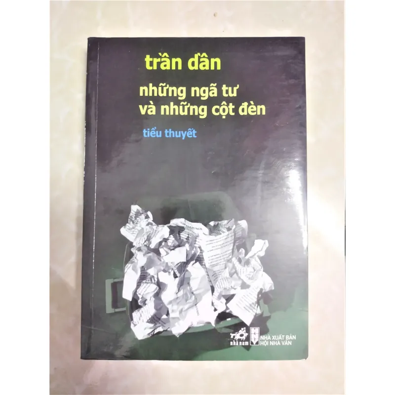 Sách: Những ngã tư và những cột đèn - TG: Trần Dần 732442