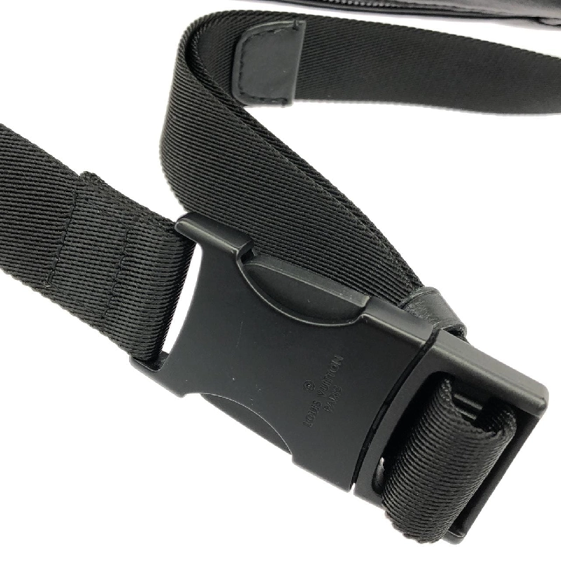 Túi đeo chéo Louis Vuitton Monogram Shadow Discovery M44388 - Hàng hiệu Chính hãng 803227